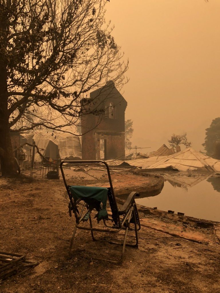 Una proprietà danneggiata a Mallacoota, East Gippsland. PH: bbc.com