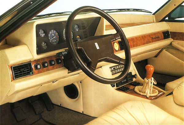 Plancia della Maserati Quattroporte RoyalePH: maserati-indy.co.uk
