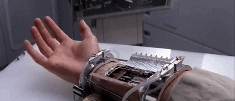 Mano bionica di Luke Skywalker in “Star Wars – L’impero colpisce ancora”