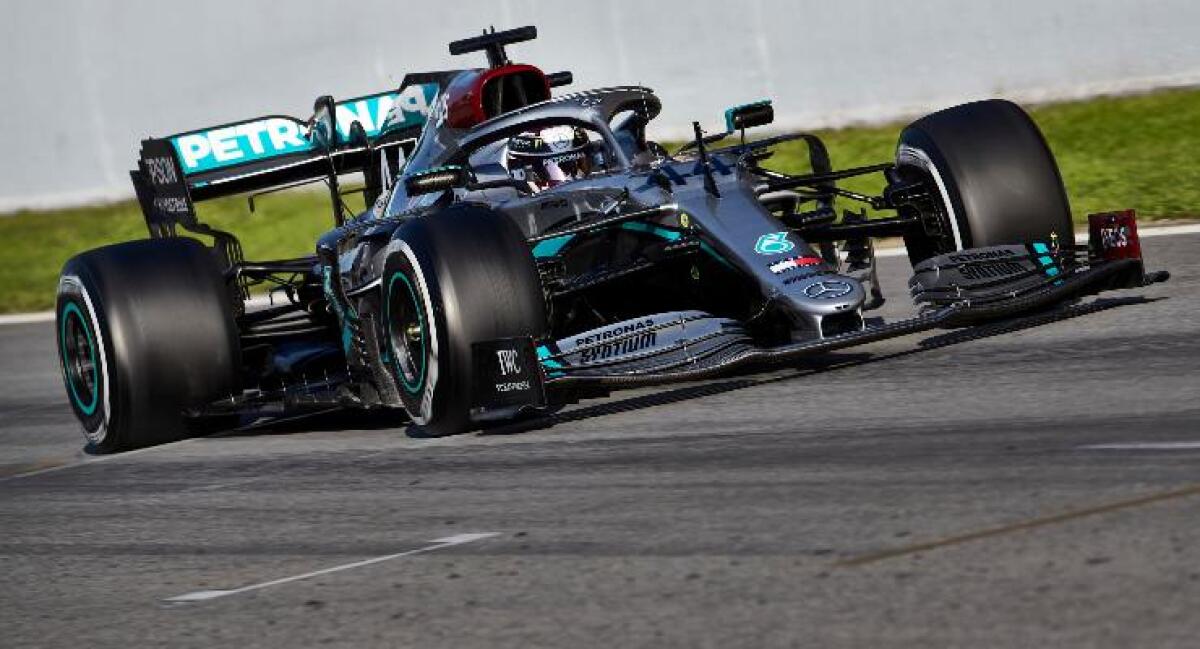 Mercedes W11: pilota varia la convergenza delle ruote tirando e spingendo il volante. Come funziona? - Lewis Hamilton su Mercedes