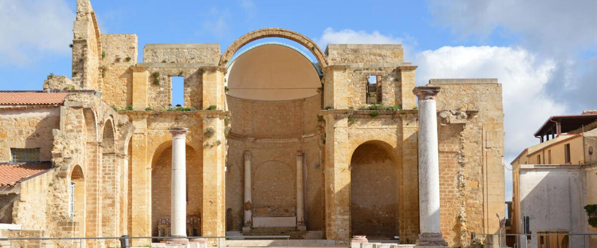 Il Politecnico di Torino in Sicilia riqualifica Salemi - L'ex chiesa Madre di Salemi in piazza Alicia. Ph: marsala.it