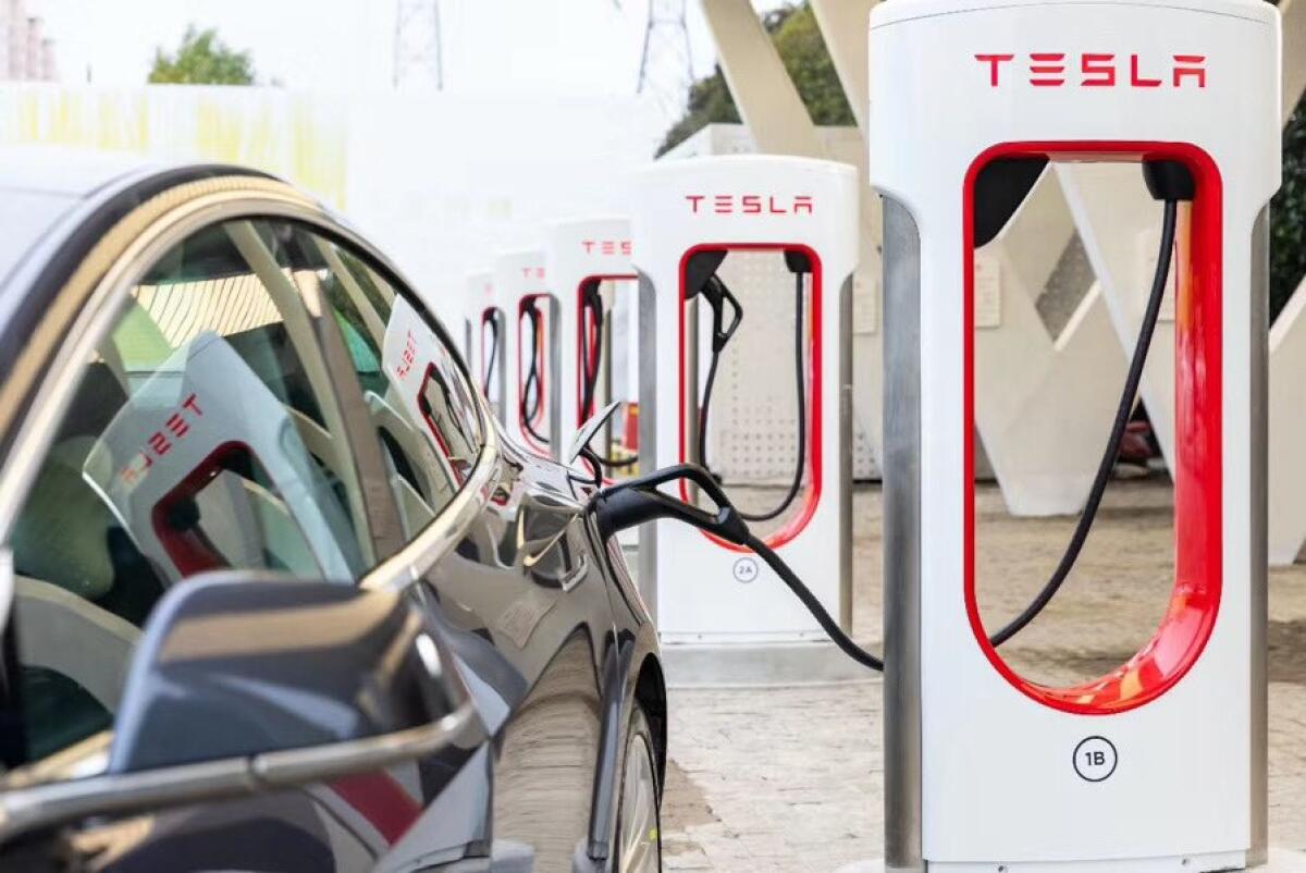 Supercharger gratis per combattere l'emergenza del Coronavirus - PH: teslarati.com