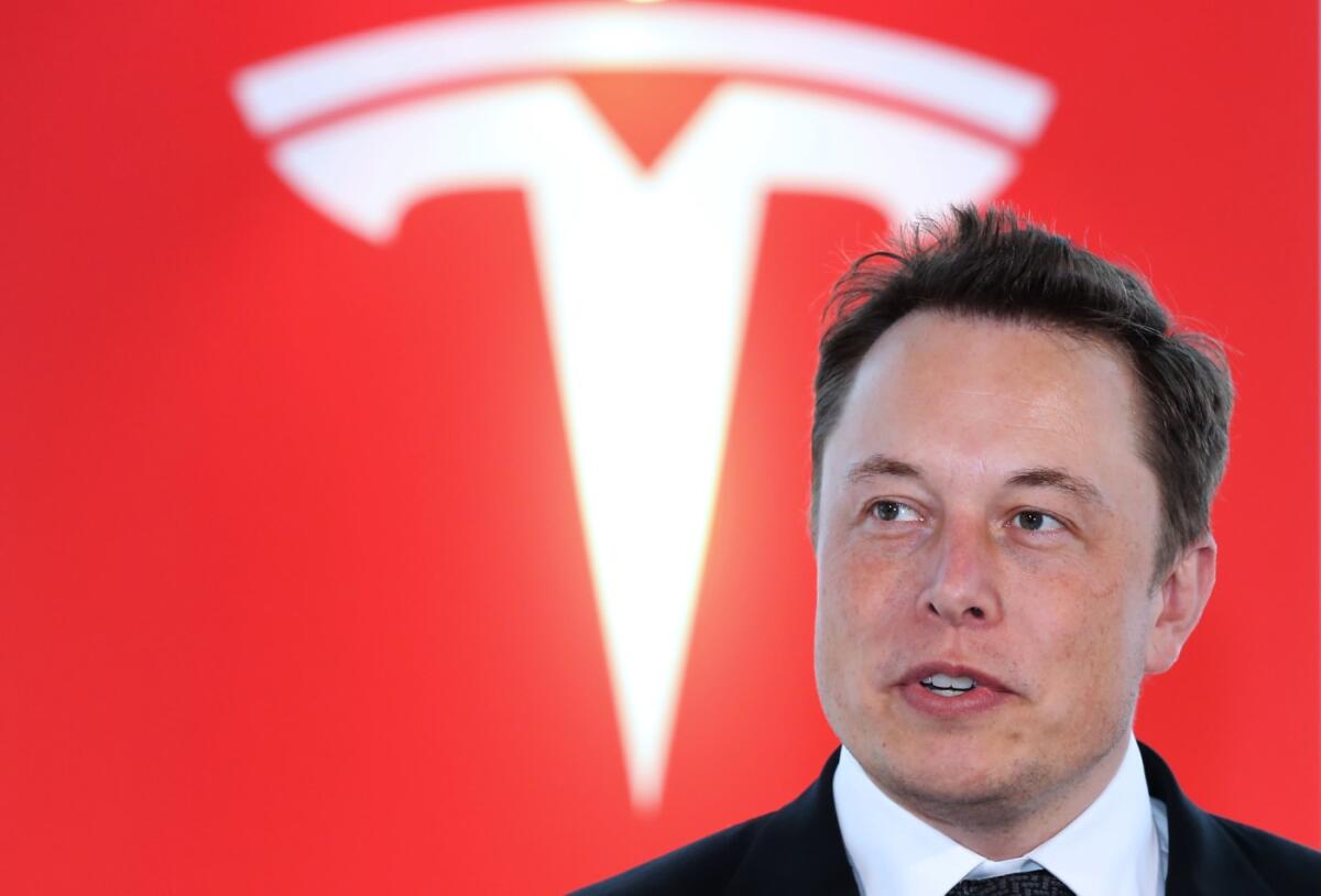 Tesla: Retroscena di una Tecnologia "Aliena" - Elon Musk Tesla Terza Media