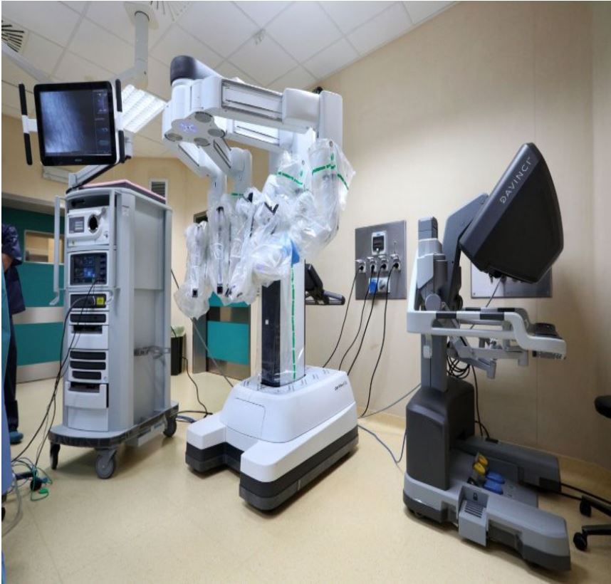 Robot usato per la rimozione tumore fegato e colon su paziente. Credits: ragusaoggi.it