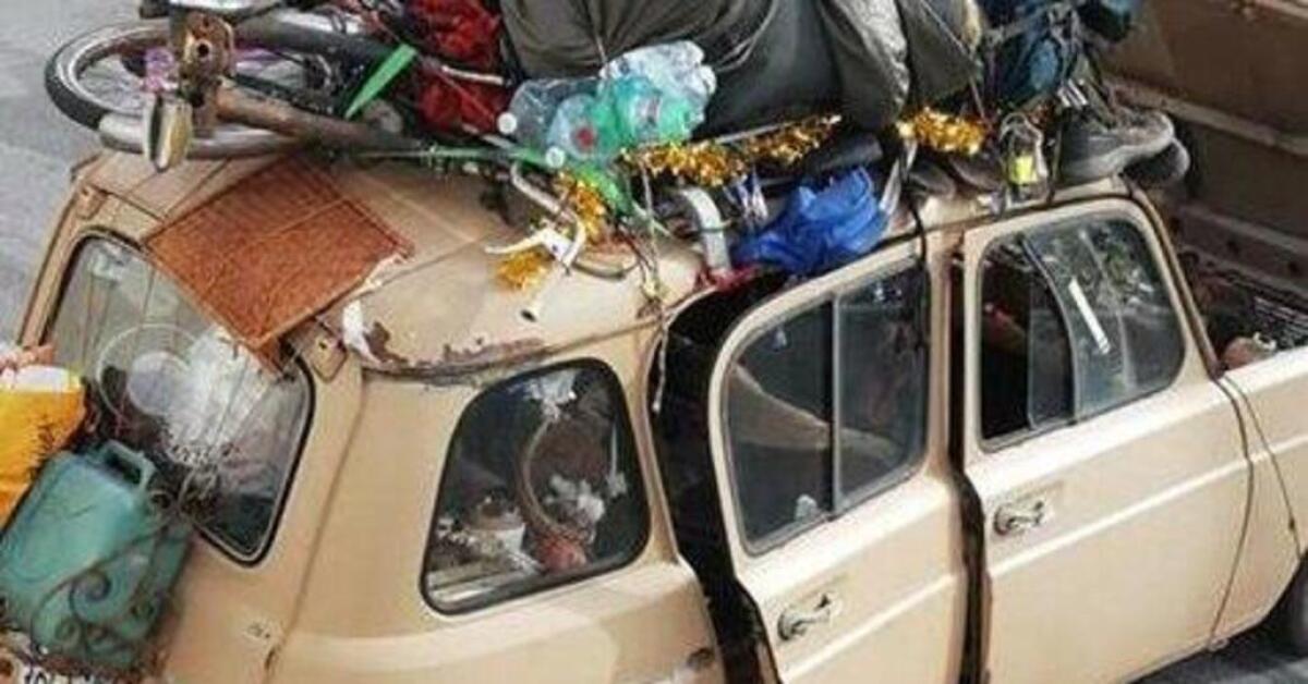 Coronavirus: dalla Francia alla Sicilia a bordo di una Renault 4, passando per le zone rosse? Ecco la vera storia - La Renault 4 fermata in Sicilia