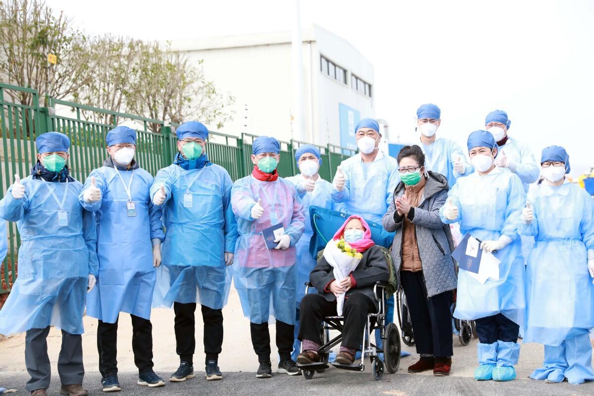 Coronavirus, guariti uomo e donna di 98 anni - La donna di 98 anni dimessa dall'ospedale

Crediti: chinadaily