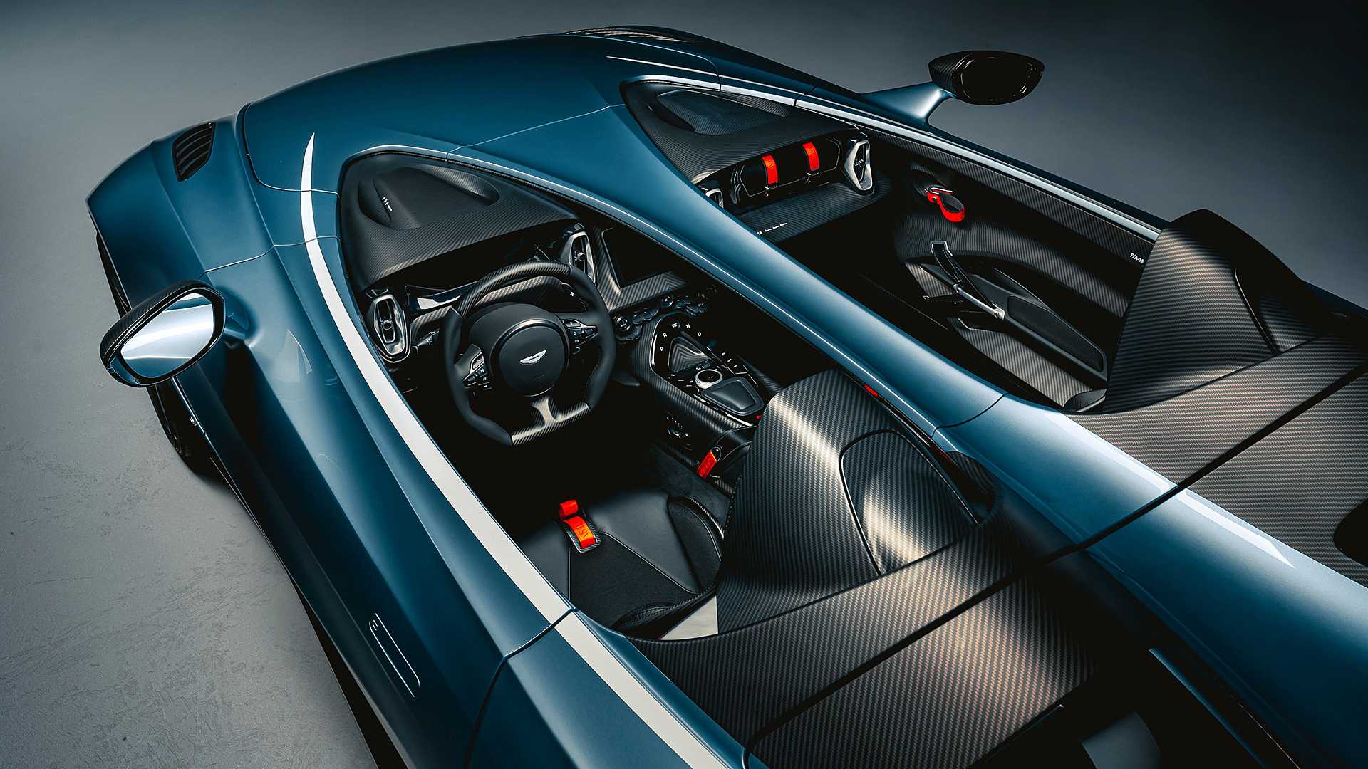 Aston Martin V12 Speedster, un omaggio al passato