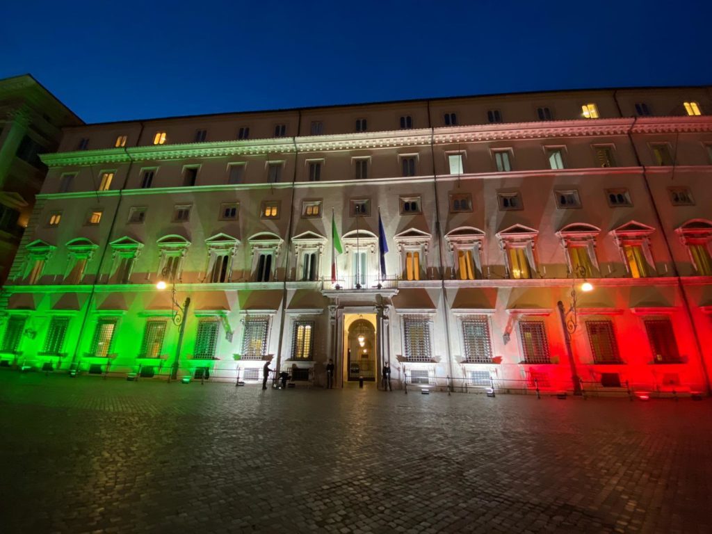 Montecitorio illuminata tricolore, da laRepubblica.it