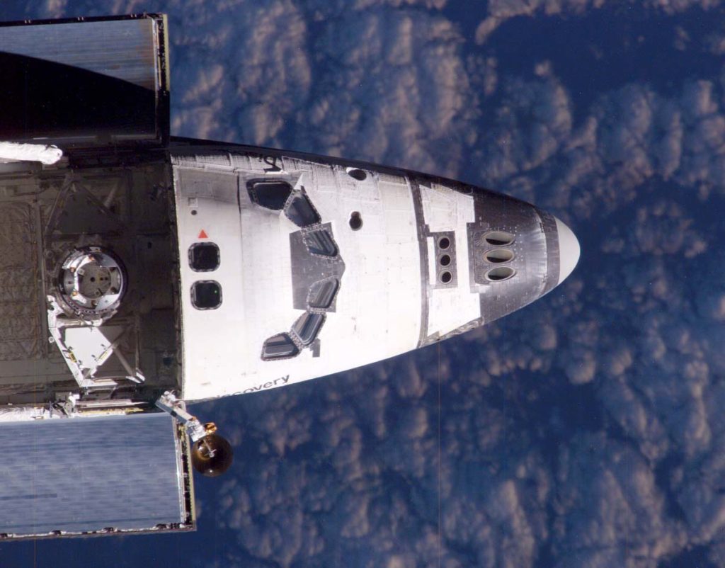 Prua affusolata Space Shuttle DiscoveryCredits: NASA