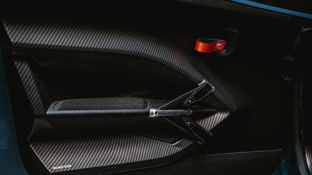 Aston Martin V12 Speedster, un omaggio al passato