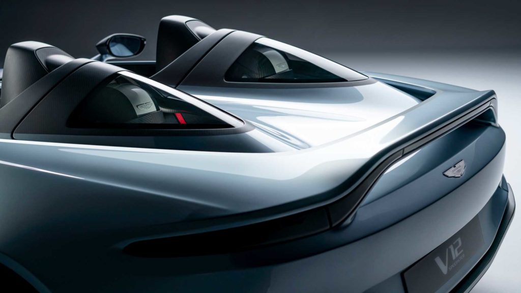 Aston Martin V12 Speedster, un omaggio al passato