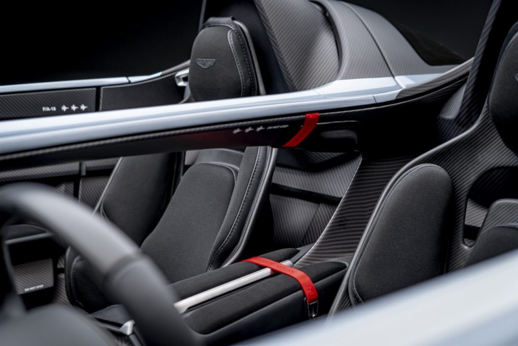Aston Martin V12 Speedster, un omaggio al passato