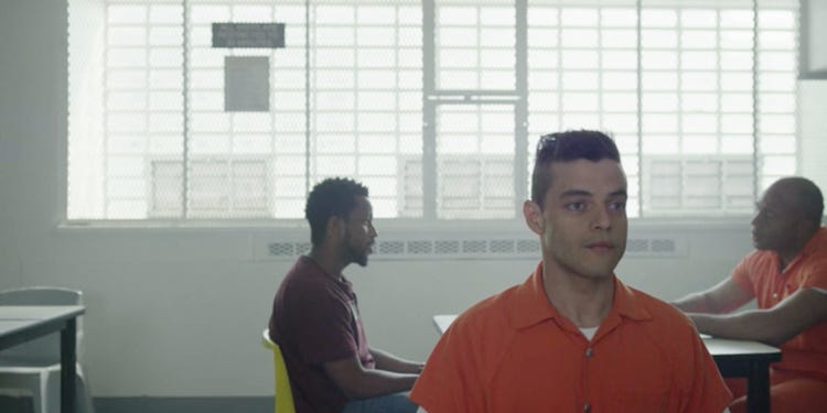 Il plot twist della seconda stagione: Elliot si trova per tutto il tempo in carcere. Credits: insider.com