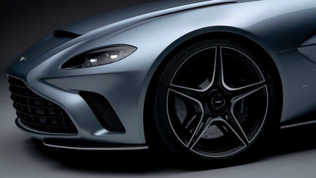 Aston Martin V12 Speedster, un omaggio al passato
