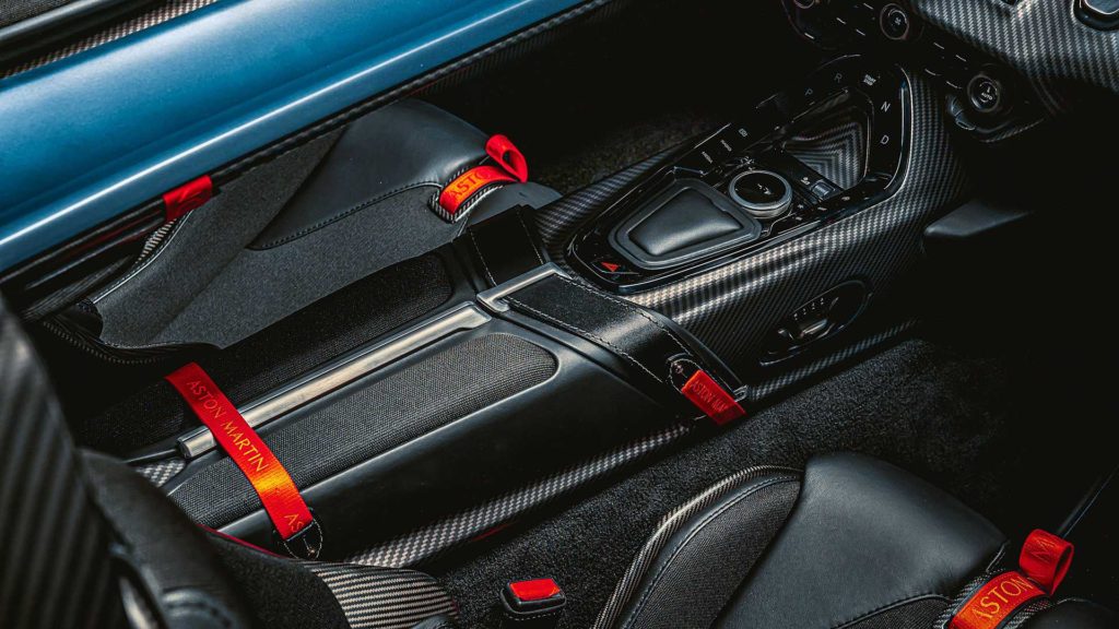 Aston Martin V12 Speedster, un omaggio al passato