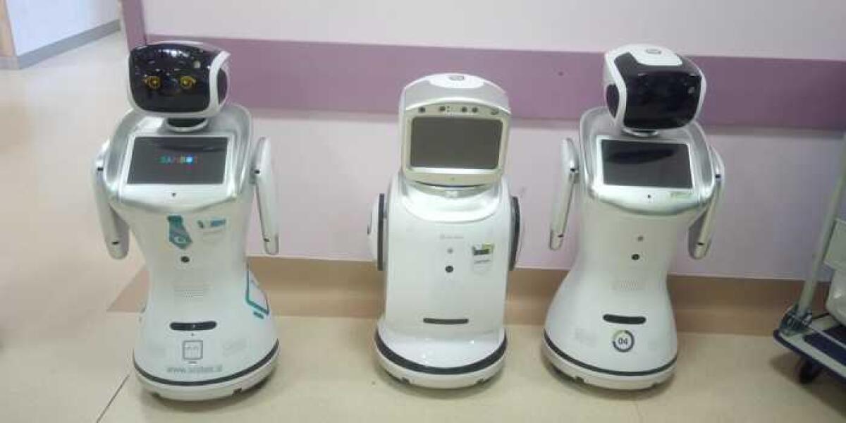 Coronavirus, a Varese 7 robot aiutano i medici a monitorare i pazienti - Coronavirus, a Varese 7 robot aiutano i medici a monitorare i pazienti
Credits: Ospedale di Circolo di Varese