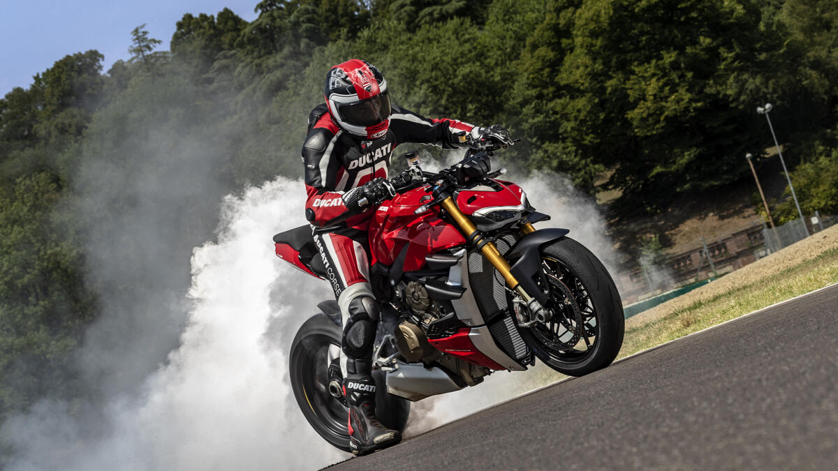 Nuova Ducati Streetfighter V4 2020, la follia formato naked - La Ducati Streetfighter V4 in azione (foto presa dal sito ufficiale di Ducati)