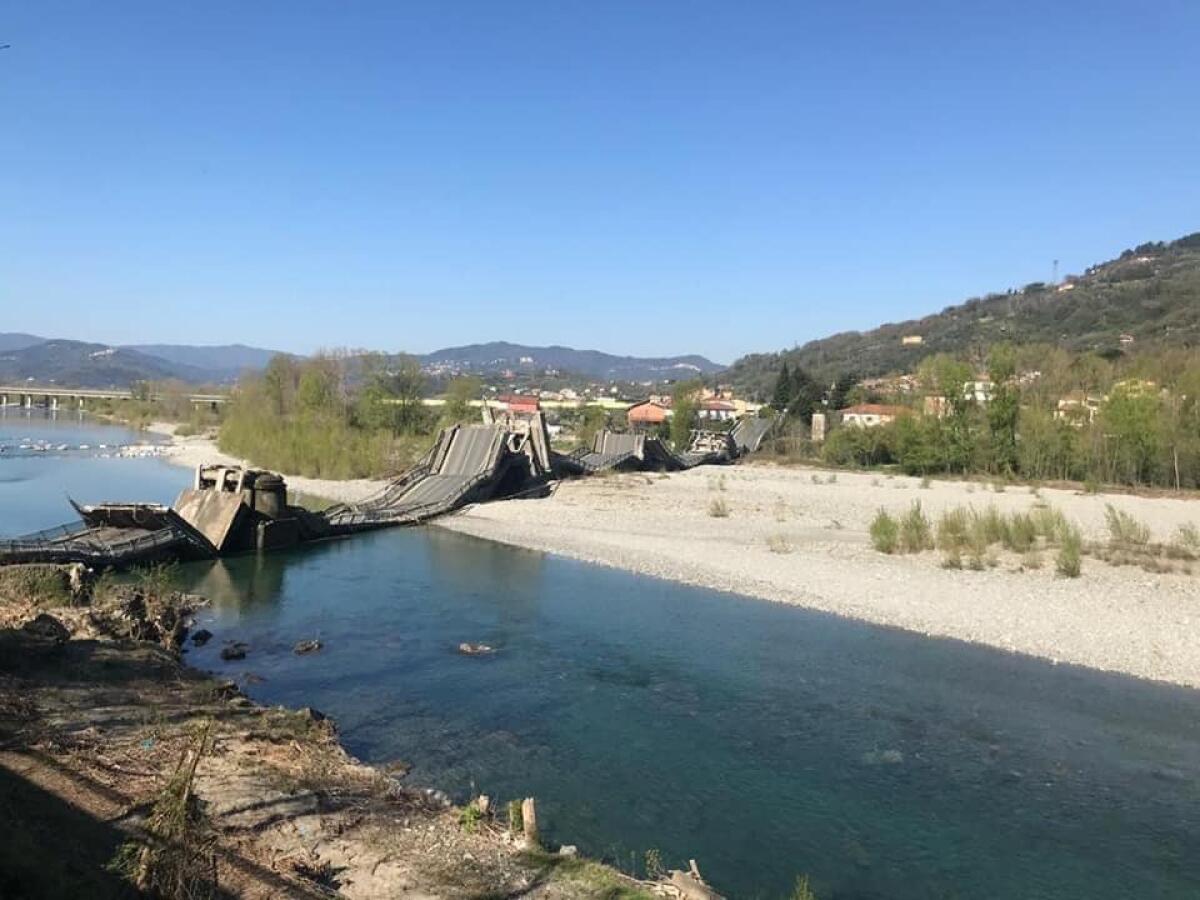 Crolla il ponte di Caprigliola tra La Spezia e Massa: gli aggiornamenti - PH: Pagina Facebook Ingegneria e Dintorni