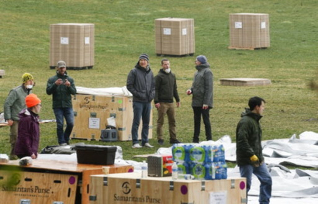 Allestimento dell'ospedale a Central Park (1), da SkyTG24.IT