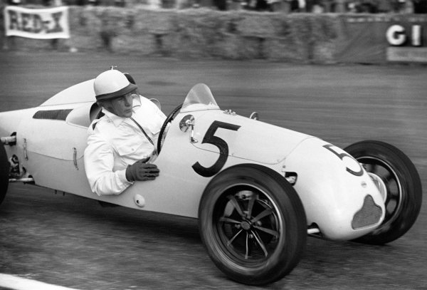 Striling Moss a bordo della Cooper 500 durante il GP di Silverstone, 2 ottobre 1951World Copyright: LAT Photographic.