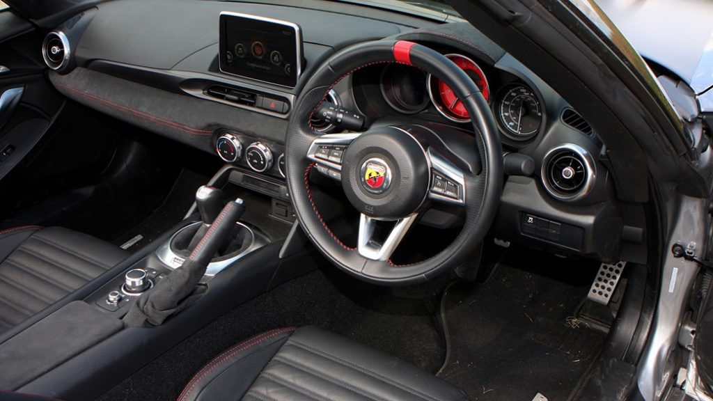 Abarth interni, carmagazine.co.uk