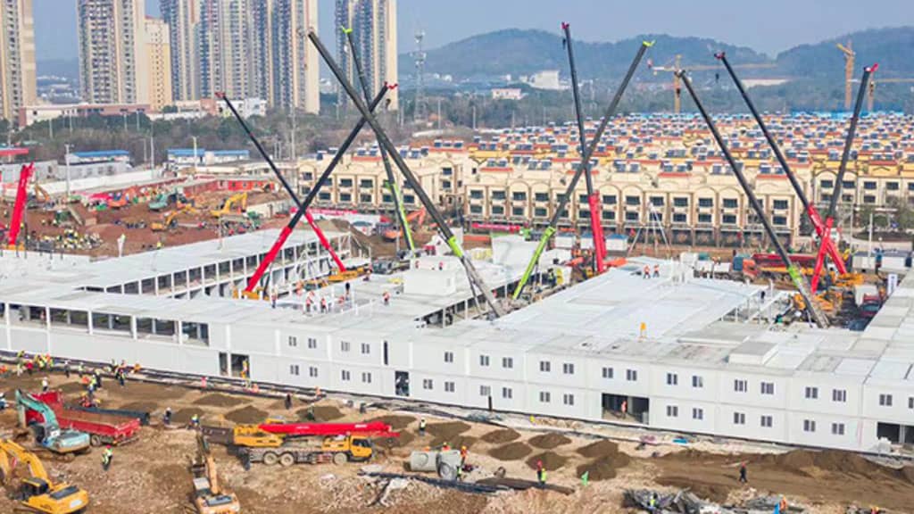 Il cantiere dell'ospedale temporaneo di Whuan, da TheSocialPost.com