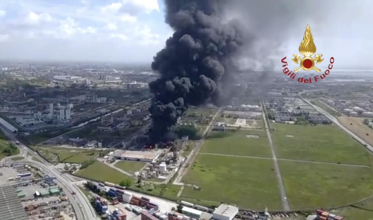 Esplosione Marghera, incendio in un'industria chimica - corrieredelveneto.corriere.it