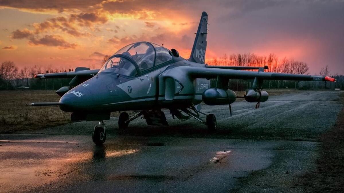 Leonardo: pronto alla commercializzazione l' M-345 - 