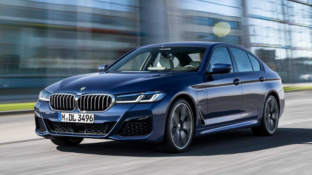 BMW Serie 5 2020, un restyling all'insegna dell'ibrido - BMW 530e XDrive