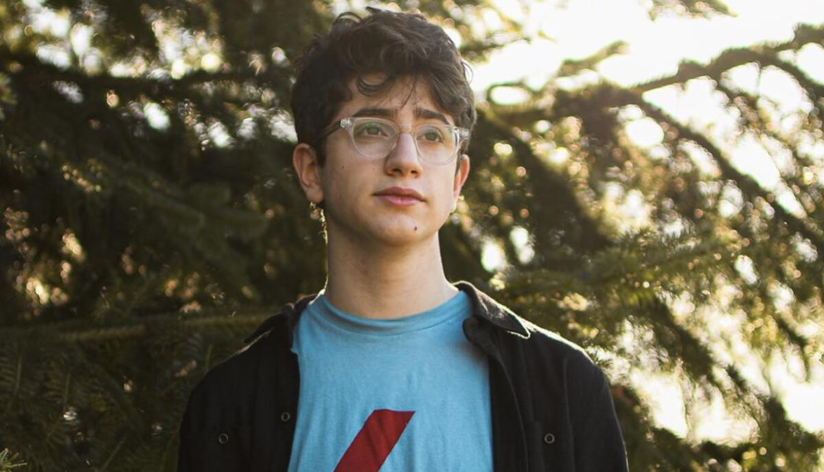 17 anni, crea un sito sul Coronavirus e rifiuta di venderlo per 8 milioni - Avi Schiffman, il giovane programmatore che ha rifiutato l'offerta da 8 milioni di dollari