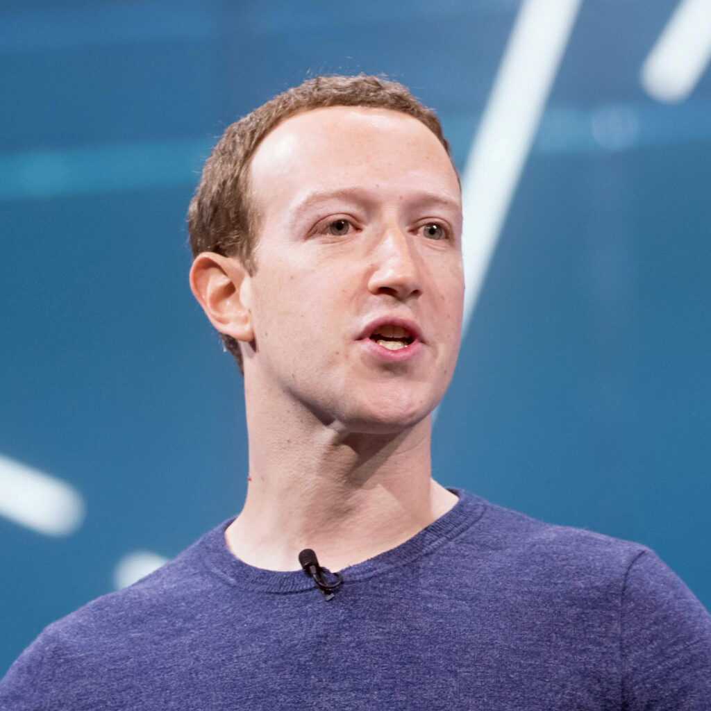 Trump viene corretto e dichiara guerra ai social network