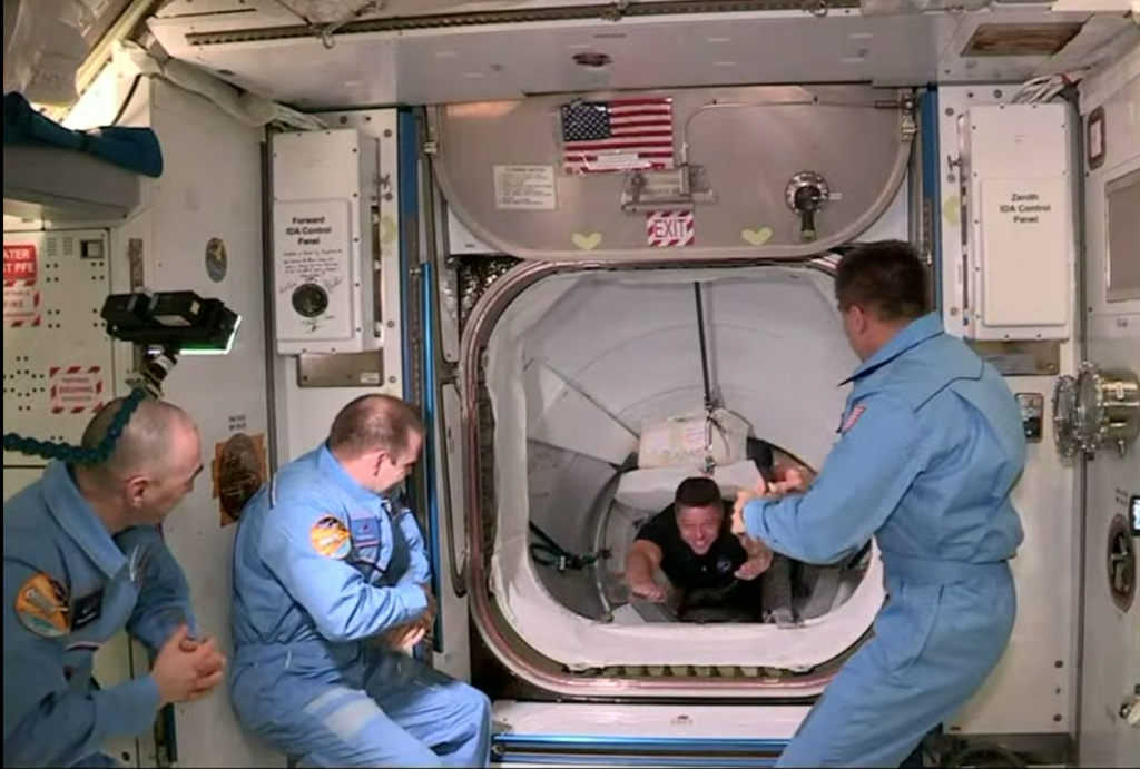 Bob & Doug arrivati sull'ISS a bordo della Dragon Endeavour
