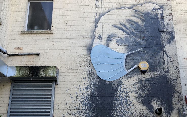 tg24.sky.it - modifica all'opera di street art di Banksy