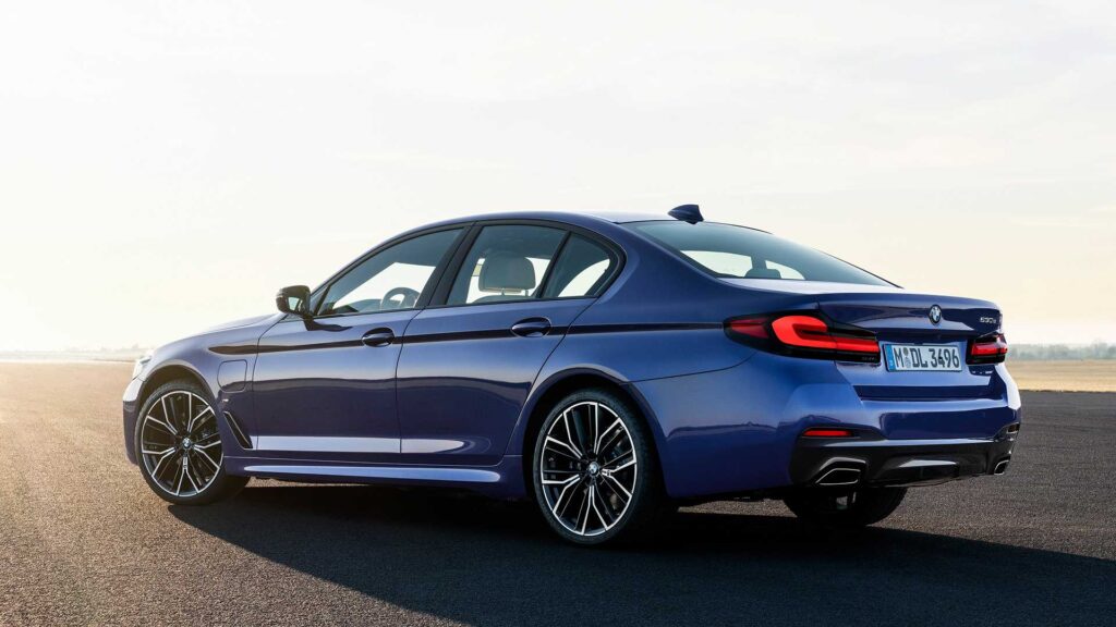 BMW Serie 5 2020, un restyling all'insegna dell'ibrido