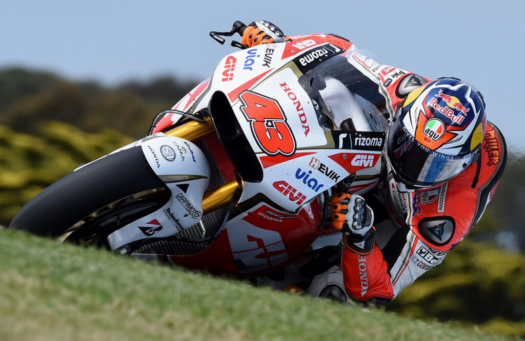 LCR Honda rider Jack Miller of Australia powers over Lukey Heights during the second practice session ahead of the MotoGP Australian Grand Prix at Phillip Island on October 16, 2015. AFP PHOTO / Paul CrockIMAGE STRICTLY RESTRICTED TO EDITORIAL USE - STRIC