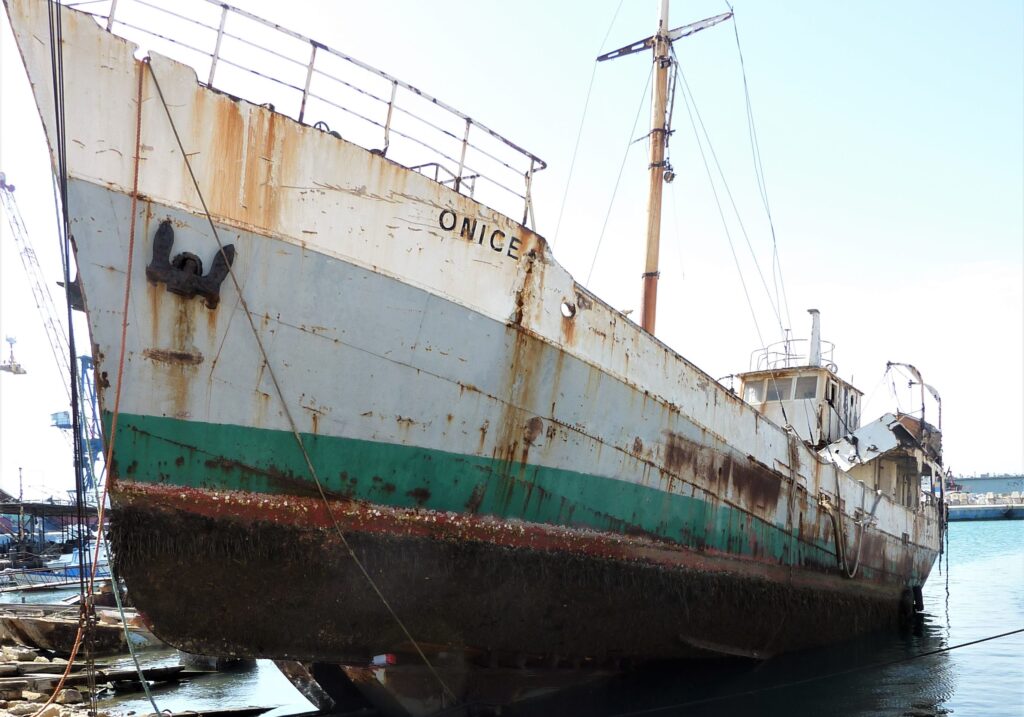 Onice ormeggiata al porto di Trapani  credit: Brigantes.eu