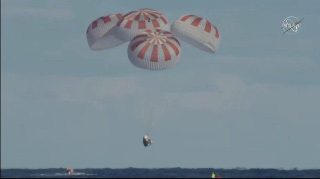 Splashdown di una capsula Dragon