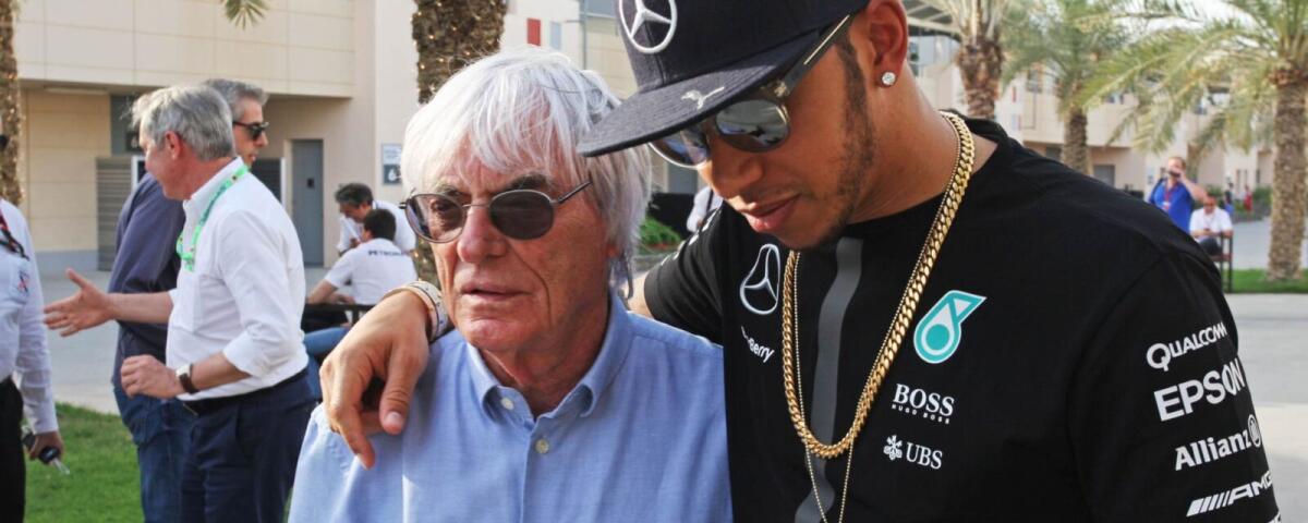 "Ignorante e non istruito", Lewis Hamilton condanna Ecclestone dopo i commenti sul razzismo. Anche la F1 prende le distanze dall'ex boss - Lewis Hamilton e Bernie Ecclestone