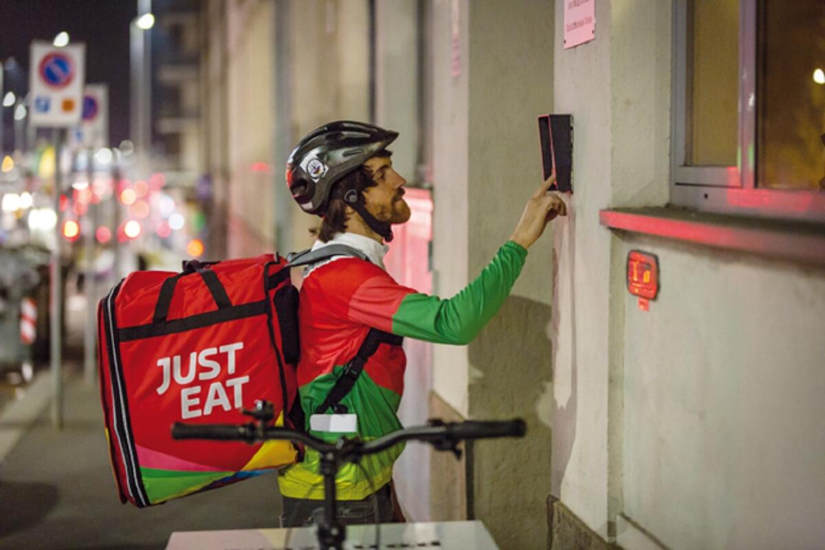 Arriva la fusione tra Just Eat e Grubhub, 7,3 miliardi - Rider Just Eat. Fonte: Dissapore
