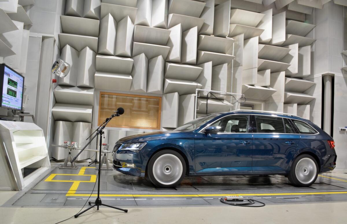 Skoda: come possono proteggere i pedoni le auto elettriche? (VIDEO) - Skoda: come possono proteggere i pedoni le auto elettriche? (VIDEO)