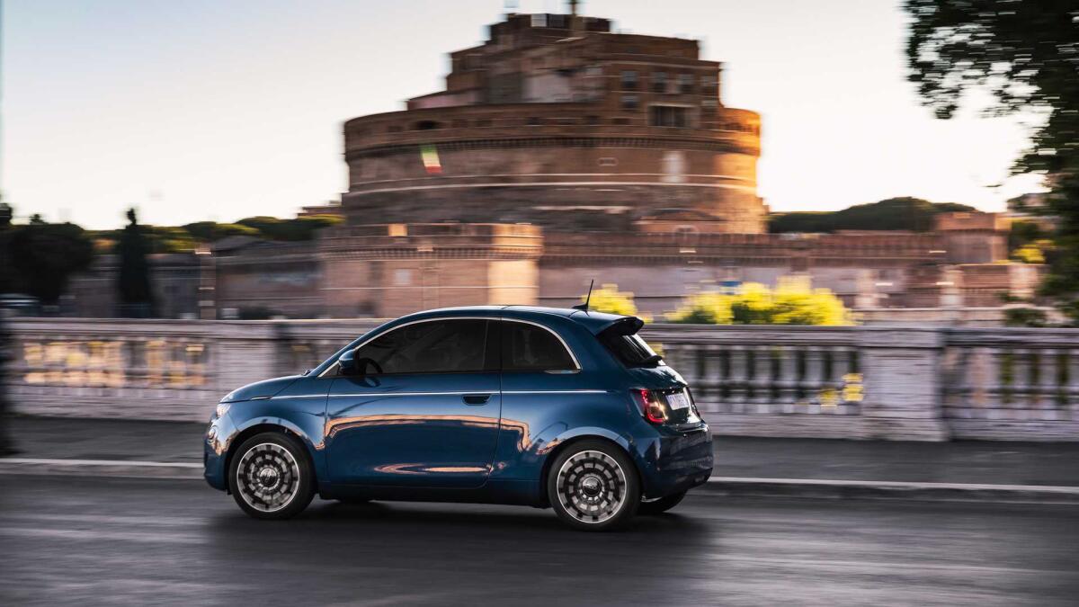 Nuova Fiat 500 elettrica: dopo la cabrio arriva anche la berlina - 