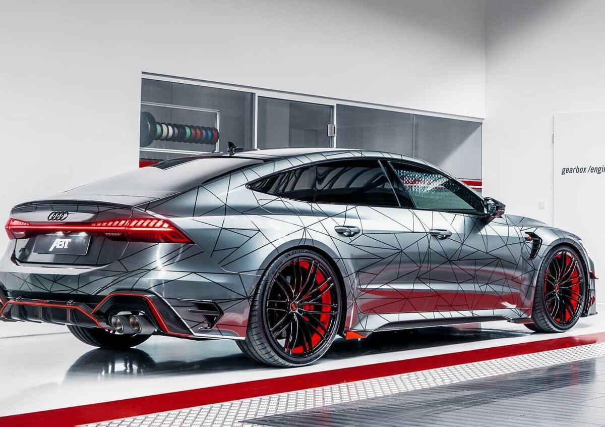 Audi RS 7 Sportback vs Audi RS Q8 Goliath: Tuning Mode - automoto.it