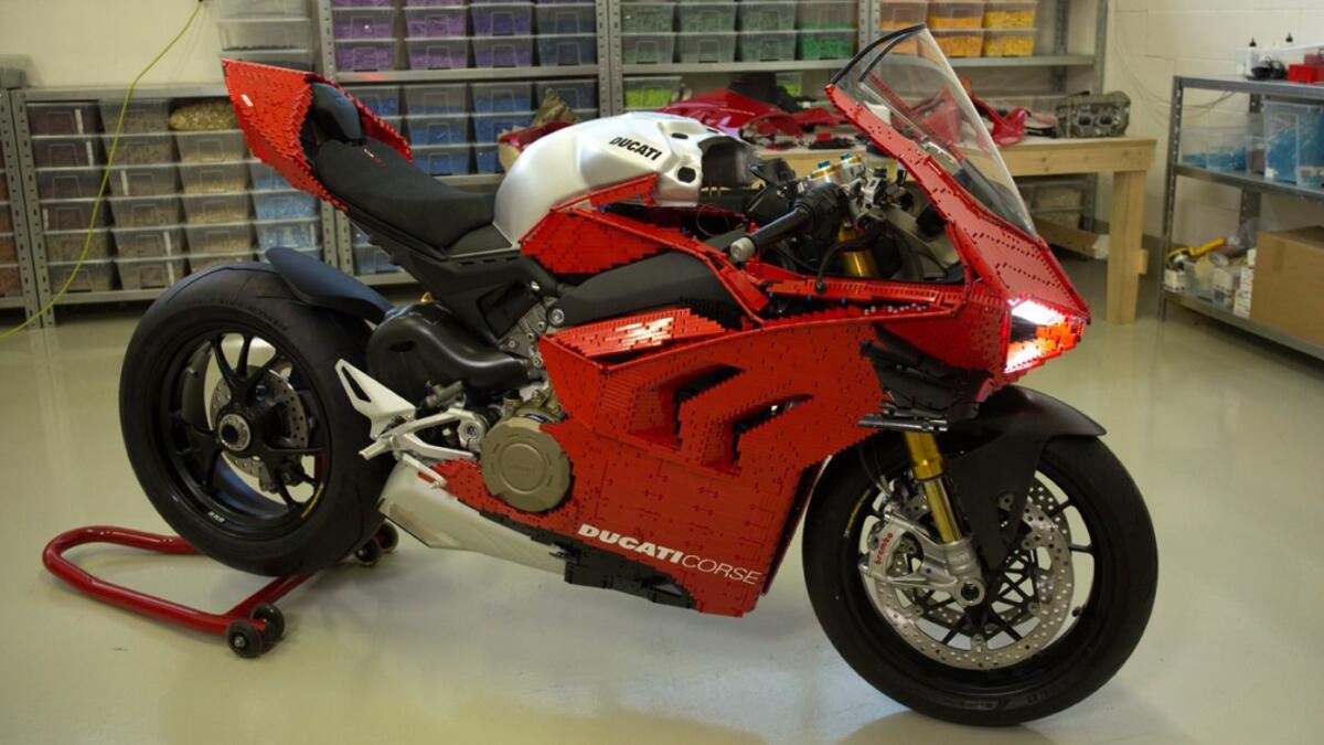 Ducati Panigale V4R Lego: la nuova opera d'arte fatta con mattoncini - 