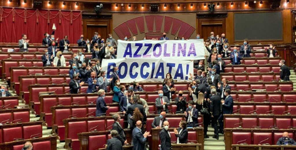 La manifestazione del dissenso dell'opposizione, da LaRepubblica.it