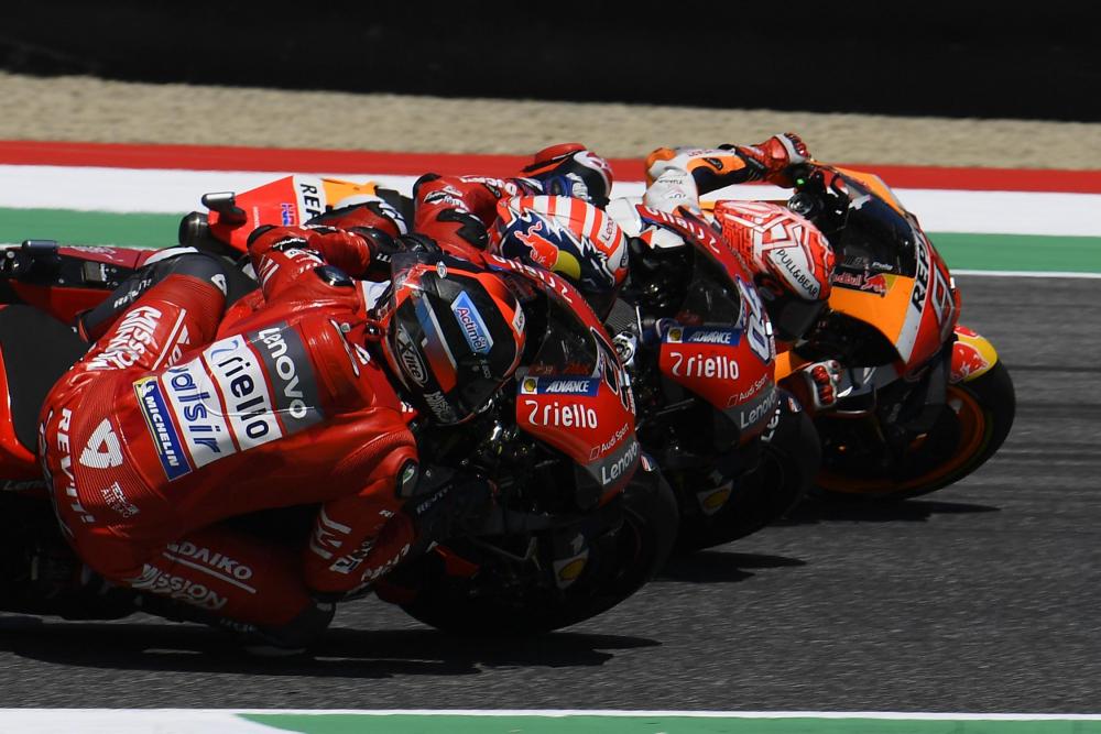 Bagarre tra Dovizioso, Petrucci e Marquez nel GP del Mugello del 2019