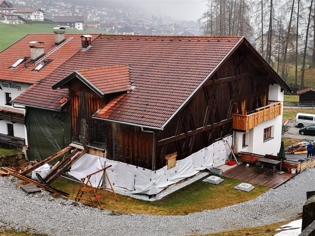Farm house, Trins (Austria). Ph: hiberatlas.com
