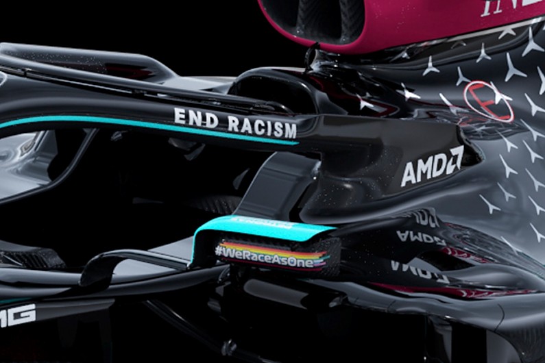 La scritta End Racism sull'Halo della Mercedes W11