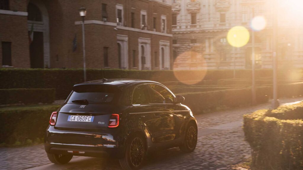 Nuova Fiat 500 elettrica: dopo la cabrio arriva anche la berlina