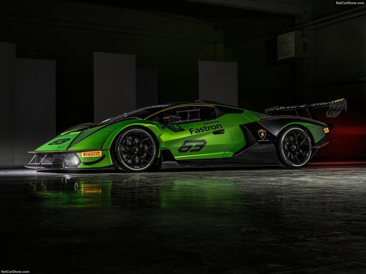 Lamborghini Essenza SCV12: la hypercar da pista in 40 esemplari - Lamborghini Essenza SCV12: la hypercar da pista in 40 esemplari