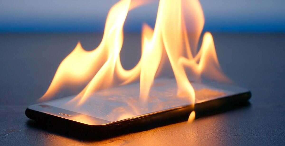 BadPower, il malware che brucia lo smartphone attaccando il caricabatterie - BadPower è il malware che brucia gli smartphone. Credits: HDBlog